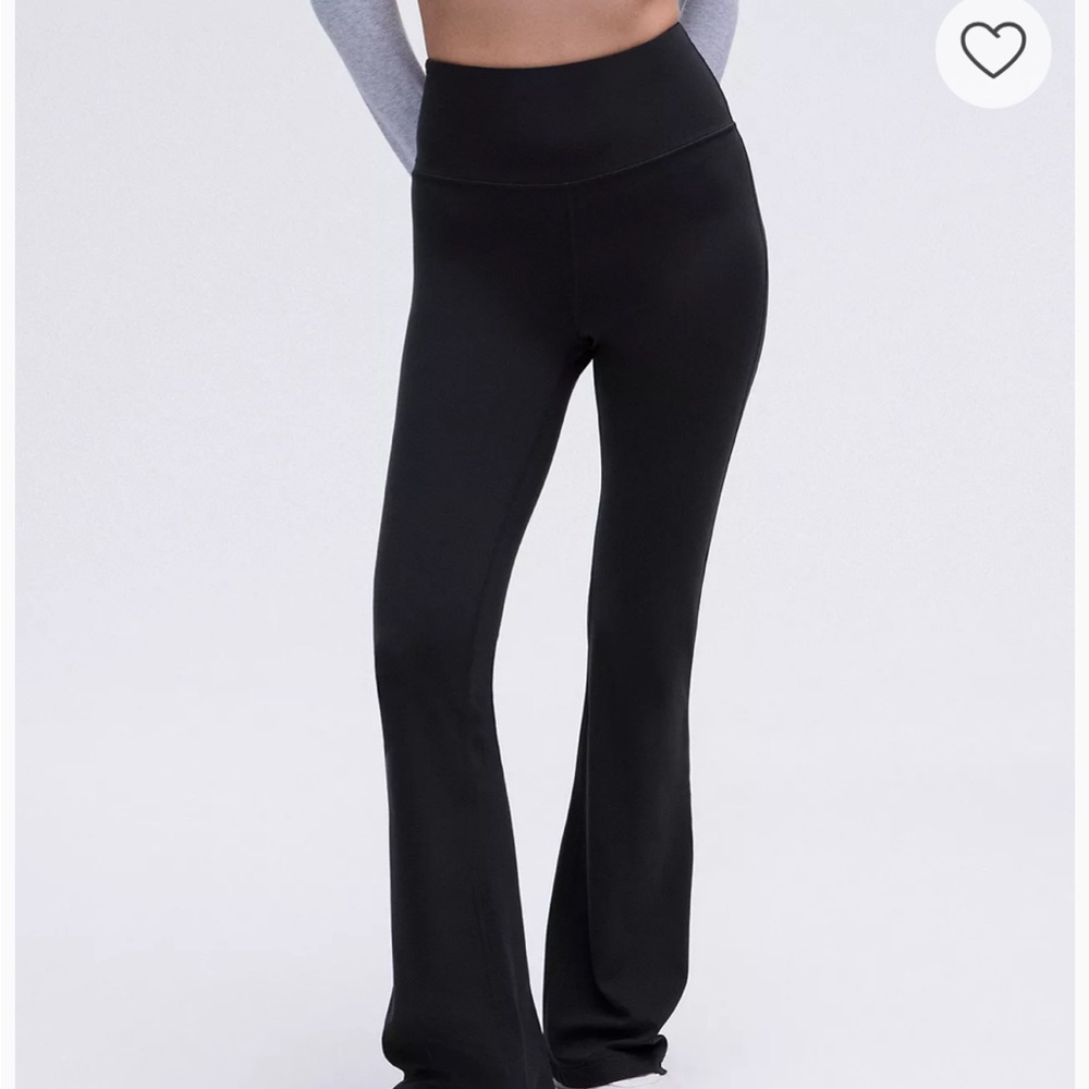 Flared Lululemon yoga pants